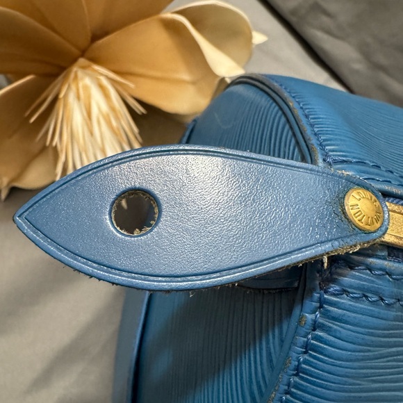 Pre owned LV blue leather 35 speedy in great use condition. - Picture 3 of 10